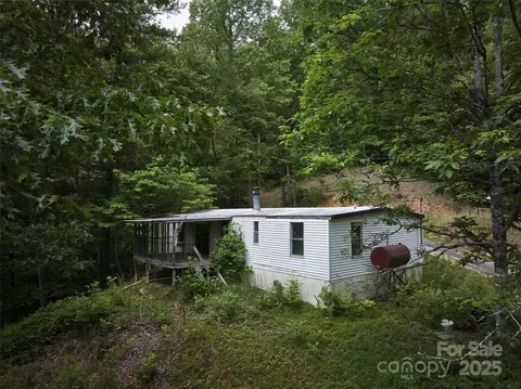 91 Keys Rd, Almond, NC 28702