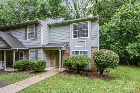 3941 Briarhill Dr, Charlotte, NC 28215