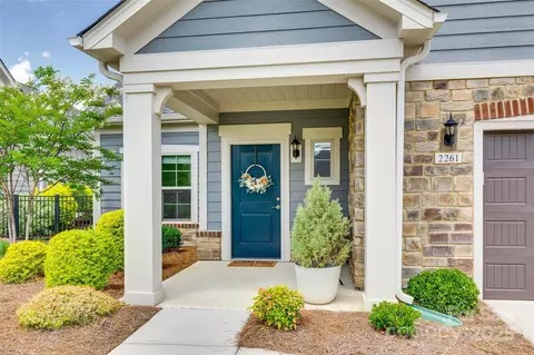 2261 Lincolnshire Ln, Waxhaw, NC 28173