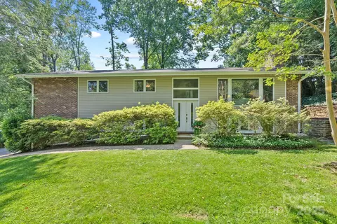 6 Willow Rd, Asheville, NC 28804