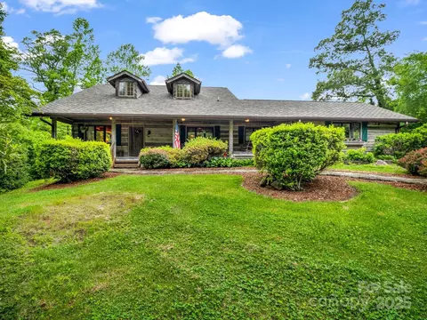 133 Pennwood Ln, Flat Rock, NC 28731