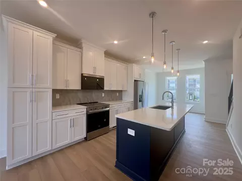 3618 S Tryon 19 St #19, Charlotte, NC 28217