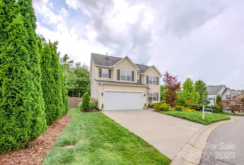36 Stone River Dr, Asheville, NC 28804