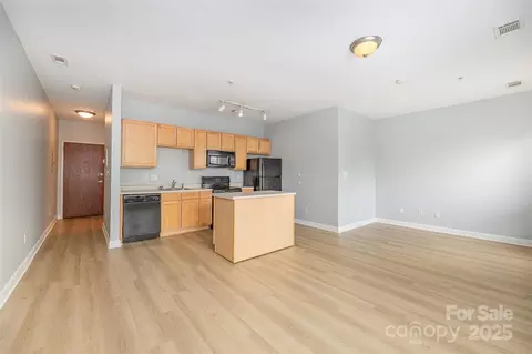 Living - 411 W Washington St, Greensboro, NC 27401 photo 1 of 6