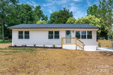 756 Logan St, Mooresville, NC 28115