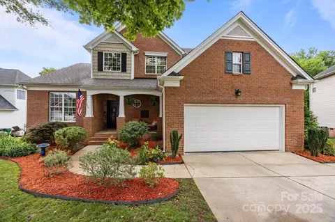 10919 Valley Spring Dr, Charlotte, NC 28277