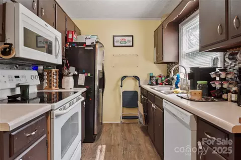 Kitchen - 46 Westbrook Cir, Clyde, NC 28721 photo 1 of 1