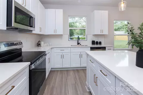 Kitchen - 118 Durham Rd, Stanley, NC 28164 photo 4 of 4