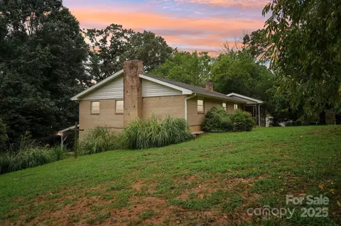 142 Byrd Ln, Hendersonville, NC 28792