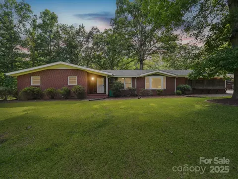 2831 Puetts Chapel Rd, Bessemer City, NC 28016