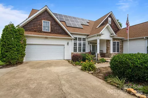 30 Linn Garden Ln, Swannanoa, NC 28778