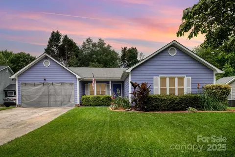 5711 Lambrook Ct, Charlotte, NC 28269