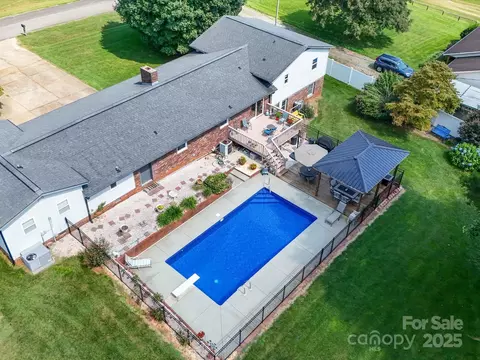 3509 Flint Dr, Statesville, NC 28677