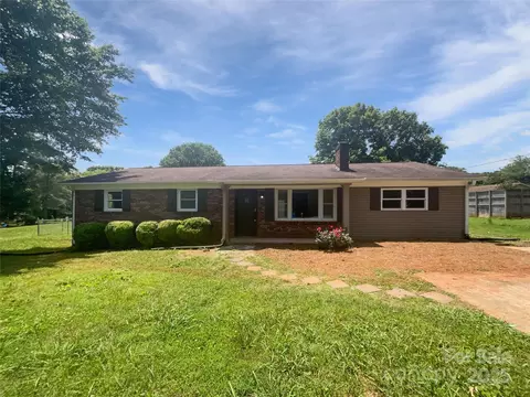 132 Windy Hill Rd, Statesville, NC 28625