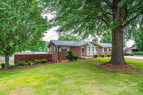 2836 20th Street Ne Ln NE, Hickory, NC 28601