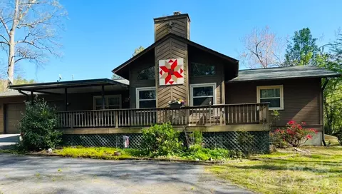 121 Rockwood Dr, Hendersonville, NC 28792