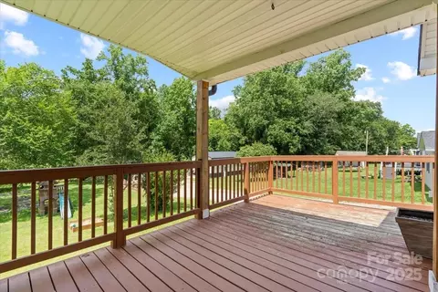 Exterior - 321 E Taylor St, Landis, NC 28088 photo 5 of 8