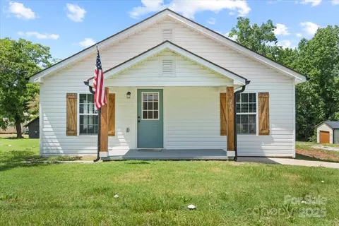 Exterior - 321 E Taylor St, Landis, NC 28088 photo 2 of 8