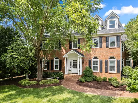 9529 Sardis Glen Dr, Matthews, NC 28105