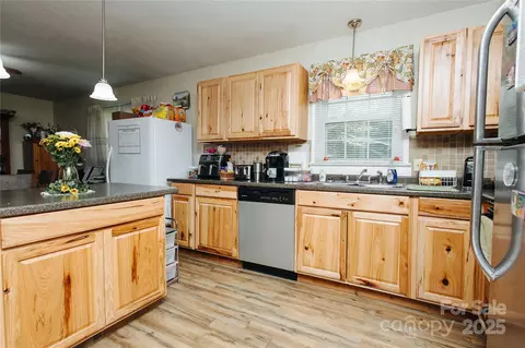 98 Long St, Marion, NC 28752 photo 23