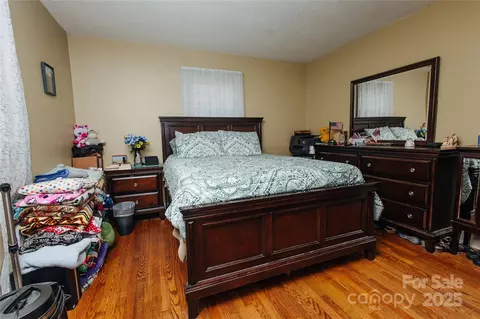 98 Long St, Marion, NC 28752 photo 7