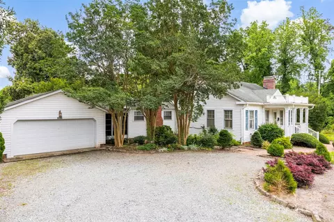 805 S Main St, Mount Holly, NC 28120