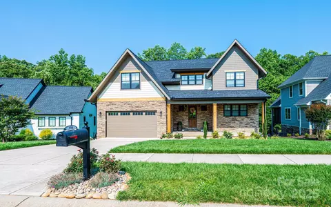 3741 9th Street Ne Ct NE, Hickory, NC 28601