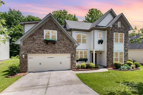 10129 Loch Lomond Dr, Charlotte, NC 28278