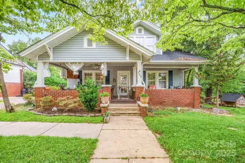 153 S Center St, Taylorsville, NC 28681