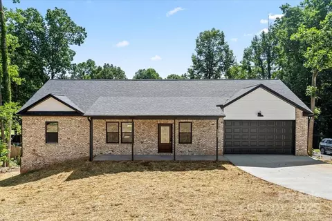 5526 Brookwood Ln, Hickory, NC 28602