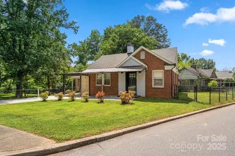 115 E Catawba St, Morganton, NC 28655 photo 2