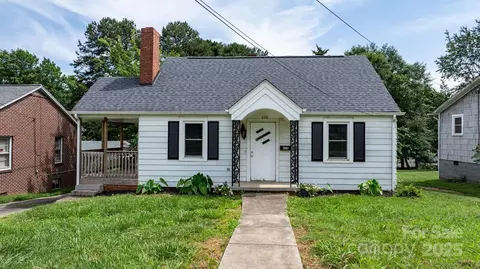 626 1st Se Ave SE, Hickory, NC 28602