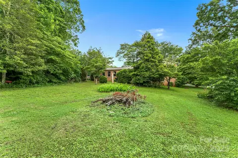 Exterior - 1914 Wall St, Morganton, NC 28655 photo 7 of 8