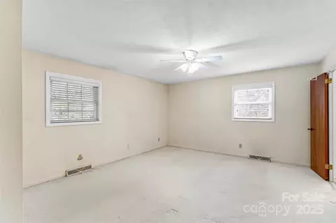 Bedroom - 1914 Wall St, Morganton, NC 28655 photo 1 of 7