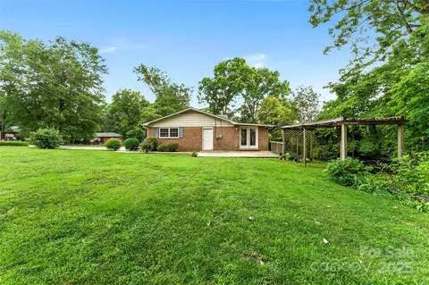 Exterior - 1914 Wall St, Morganton, NC 28655 photo 4 of 8