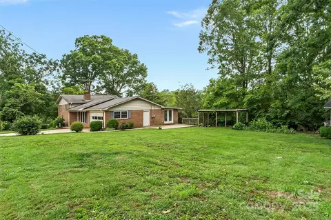 Exterior - 1914 Wall St, Morganton, NC 28655 photo 3 of 8