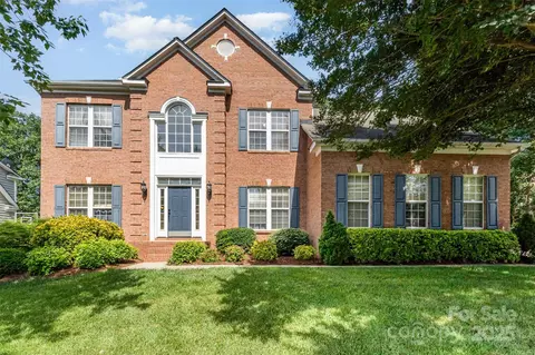1002 Hollyhedge Ln, Indian Trail, NC 28079
