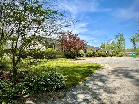 1754 Meadowbrook Ter, Hendersonville, NC 28791