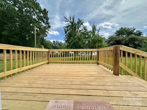 Exterior - 307 W Sunset Dr, Monroe, NC 28112 photo 5 of 8