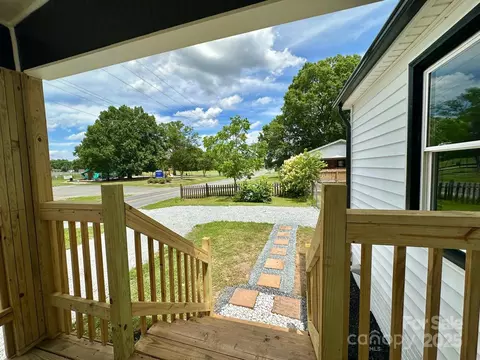 Exterior - 307 W Sunset Dr, Monroe, NC 28112 photo 3 of 8