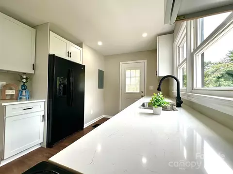 Kitchen - 307 W Sunset Dr, Monroe, NC 28112 photo 2 of 5