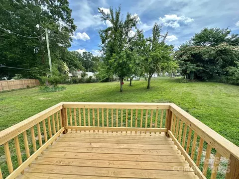 Exterior - 307 W Sunset Dr, Monroe, NC 28112 photo 6 of 8