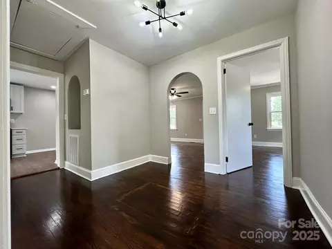 Entry Way - 307 W Sunset Dr, Monroe, NC 28112 photo 2 of 3