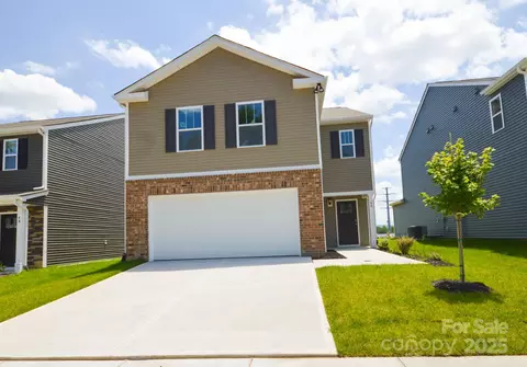 40 Lillian Ln, Hendersonville, NC 28792