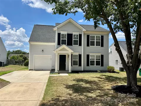 2819 Cougar Hill Ct, Charlotte, NC 28216