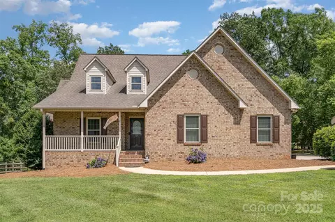 135 Oak Creek Dr, Rockwell, NC 28138