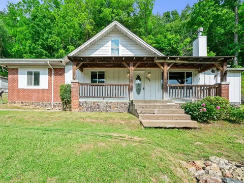 1029 Jacks Creek Rd, Burnsville, NC 28714