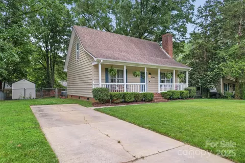 6706 Farrington Ln, Charlotte, NC 28227