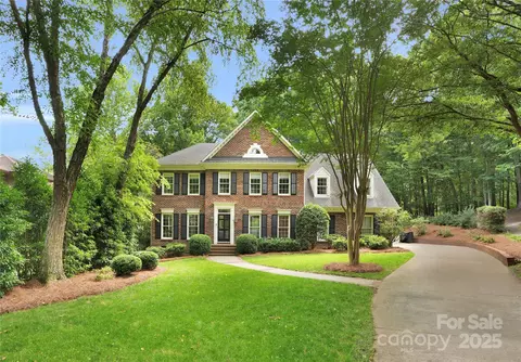 2432 Hartmill Ct, Charlotte, NC 28226