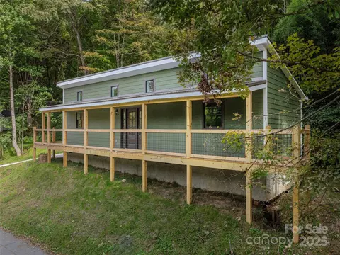 161 S Hill St, Waynesville, NC 28786